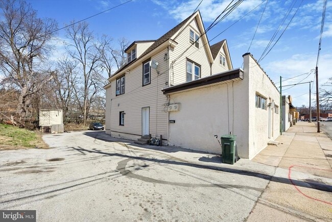 Building Photo - 909 Springfield Rd