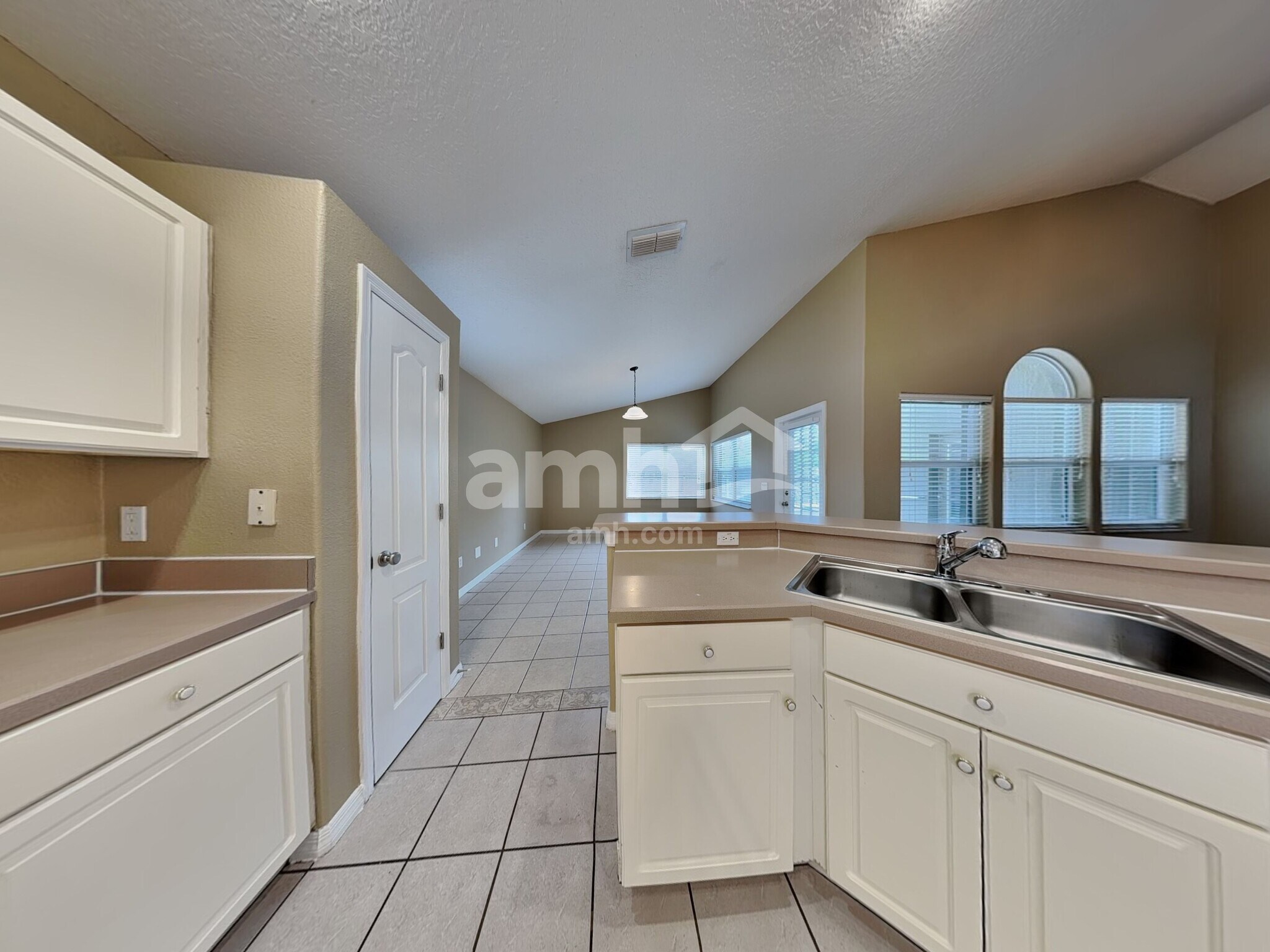 Building Photo - 1591 Crawford Dr