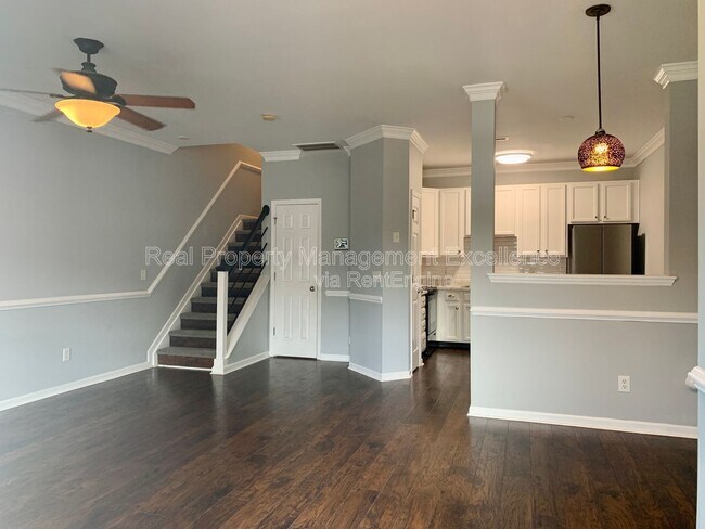 Building Photo - 330 Gilman Ln