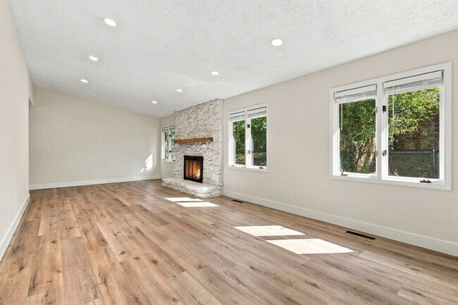 Building Photo - 117 Ridgeview Dr
