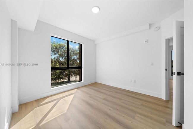 Building Photo - 2479 NE 192 St