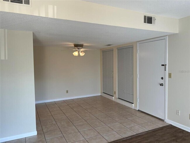 Building Photo - 40 Club House Dr