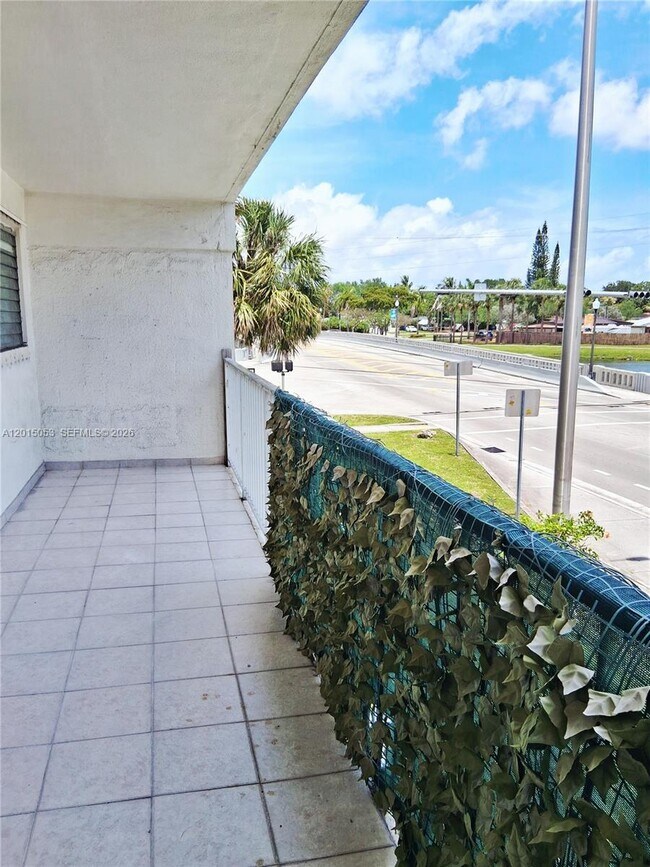 Building Photo - 1450 NE 170th St