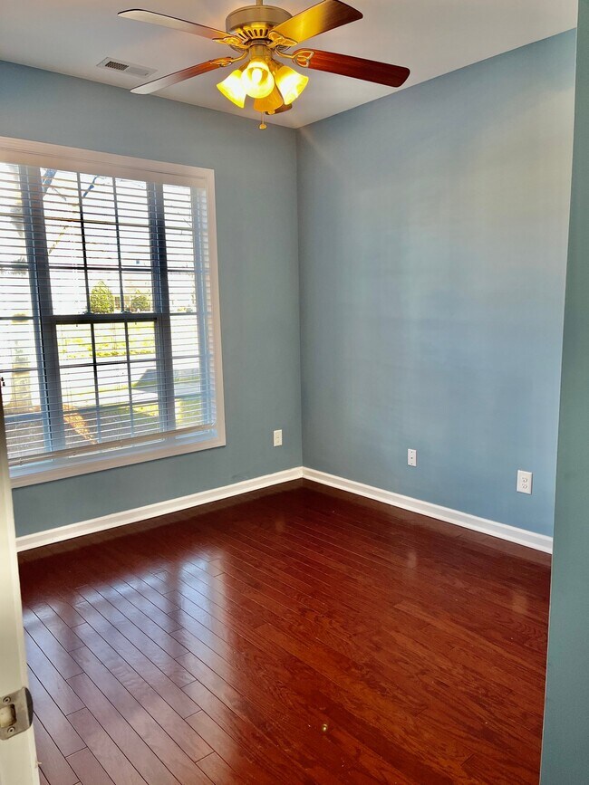 Building Photo - 1109 Somers Dr
