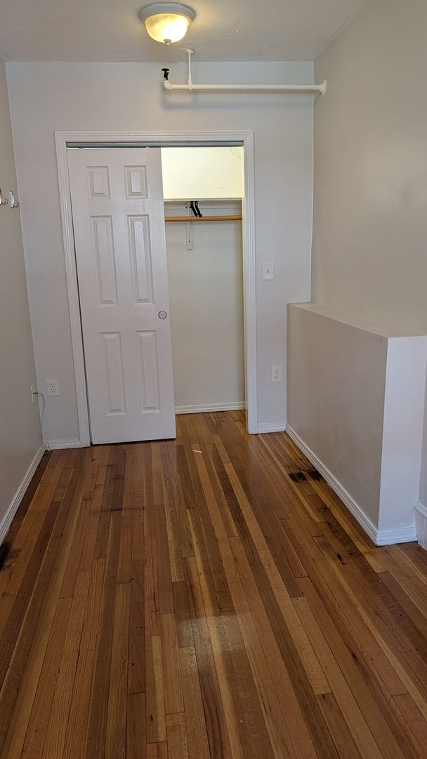 Building Photo - Great Deal Avail Now - 2-bed, 1-Bath