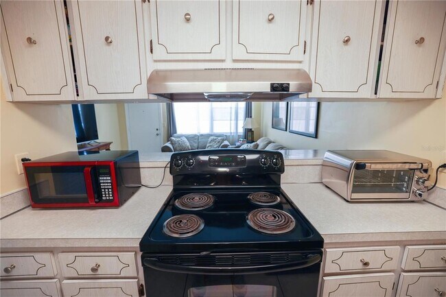 Building Photo - 7645 Sun Island Dr S