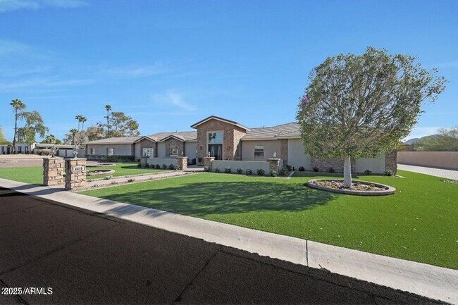 Building Photo - 6615 E Shea Blvd