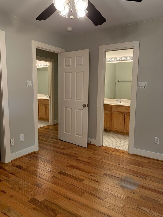 Building Photo - 3207 Hampton Rd