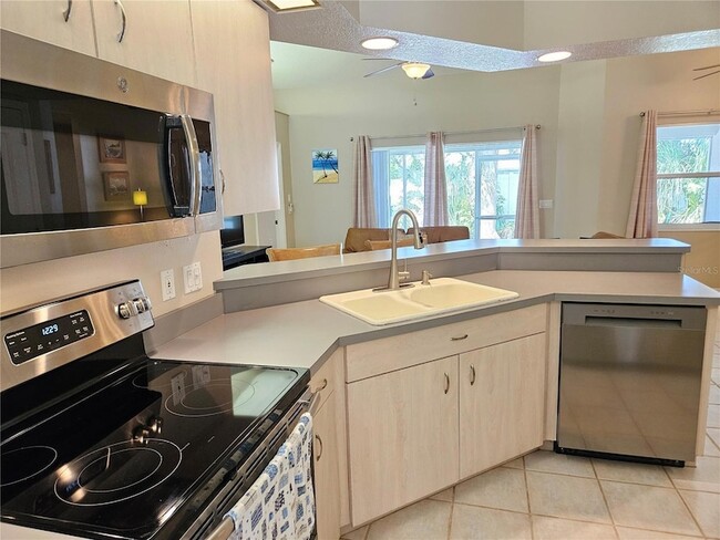 Building Photo - 1180 Palmetto Dr