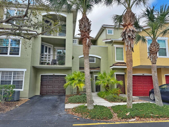 Building Photo - Newly Renovated Ground Floor 1 BR/1 BA Condo!