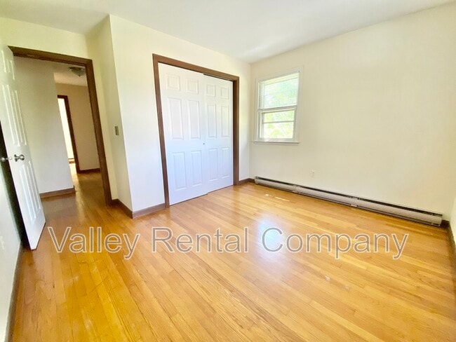 Building Photo - 73 Rocky Hill Rd