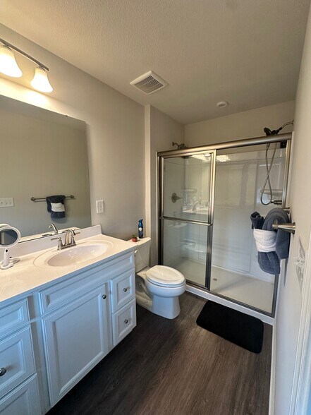 Building Photo - 4122 Riverside Dr