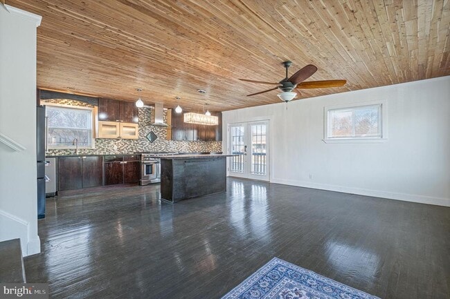 Building Photo - 312 N Hammonds Ferry Rd