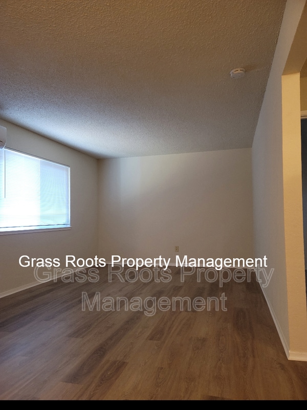 Building Photo - 1267 Live Oak Ln
