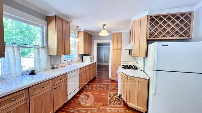 Building Photo - Beautiful 3 bedroom  home with lush backya...