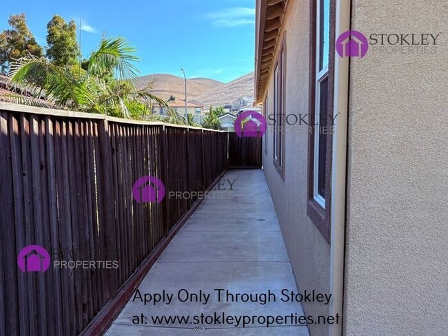 Building Photo - 2573 Tampico Dr