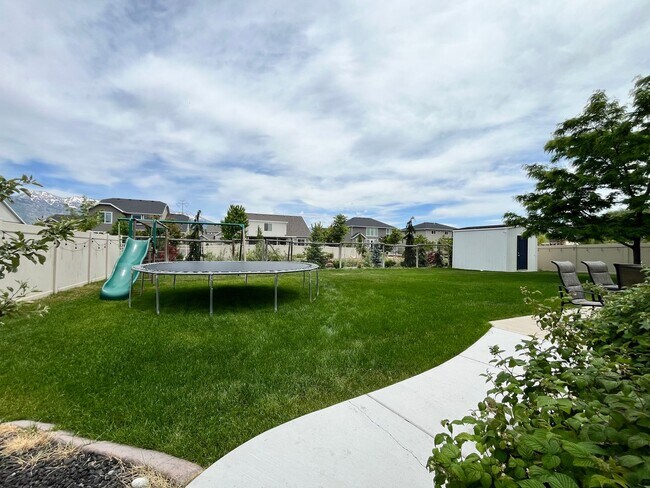 Building Photo - 2049 S Meadow Marsh Dr