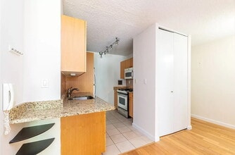 Building Photo - super One Bdrm with large windows flood the apartment