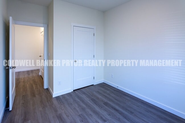 Building Photo - 7492 Bendire Lp