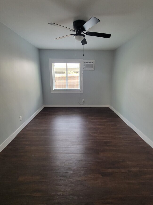 Bedroom - 1267 N Mountain View Ave