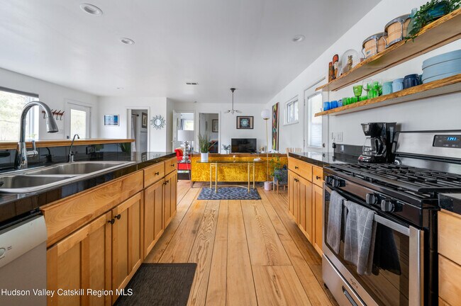 Building Photo - 212 NY-145