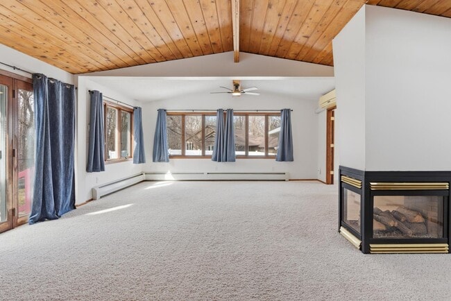 Building Photo - 987 County Road C2 W