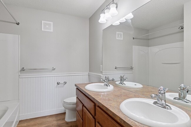 Building Photo - 15130 Fanning Dr N