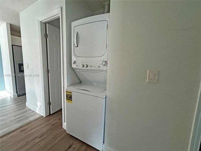 Building Photo - 5884 S 38th St