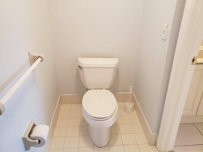 Building Photo - 12252 Royal Palm Blvd