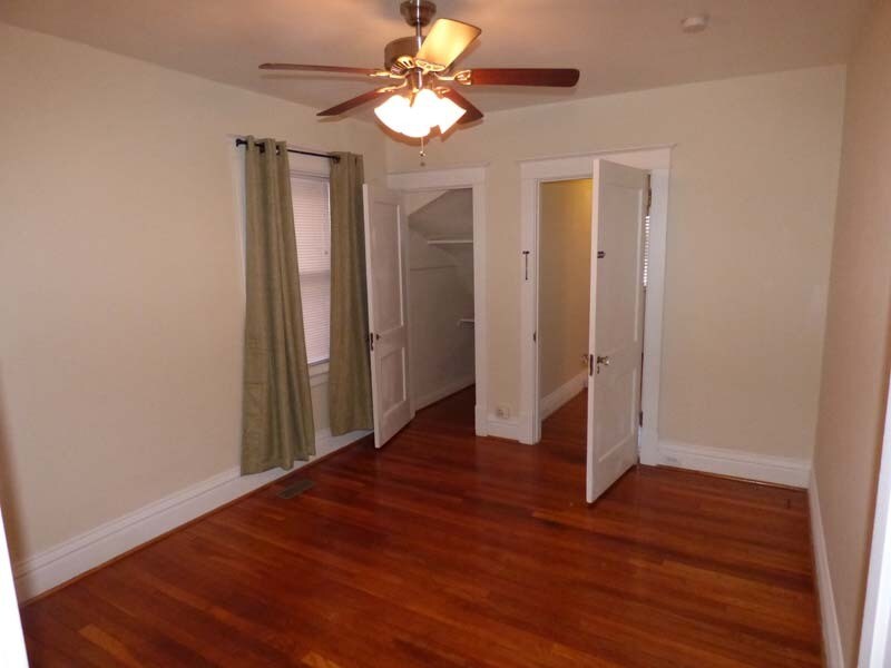 Building Photo - 1021 Commodore Dr
