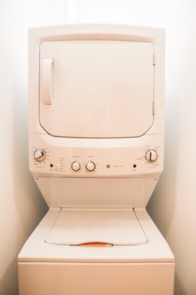 Building Photo - 3158 N Broadway St