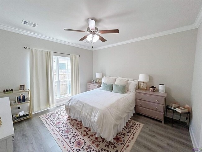 Building Photo - 2 Bedroom Townhome Near LSU| Gated Community