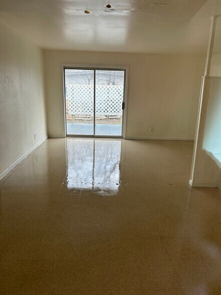 Building Photo - 2074 Springvale Dr