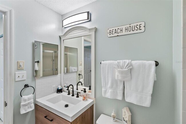 Building Photo - 104 Surfview Dr