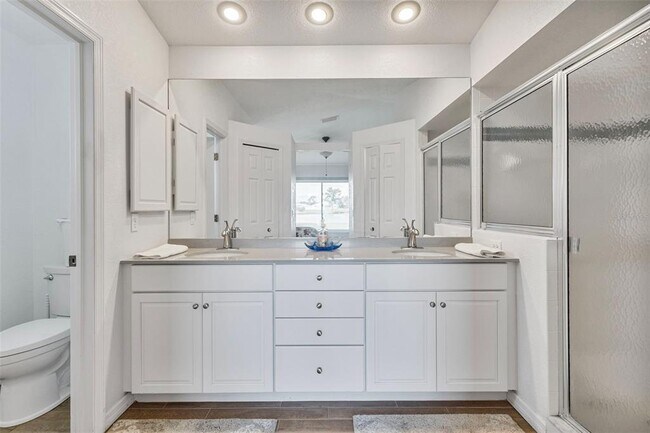 Building Photo - 6460 Blueberry Dr