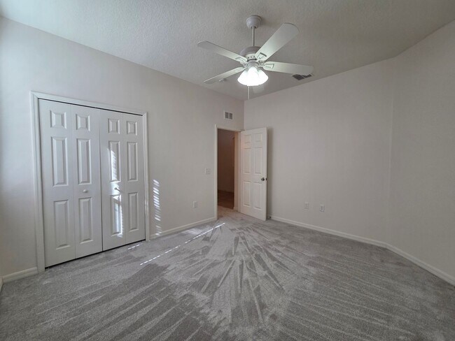 Building Photo - Pet Friendly Home in Southern Ridge