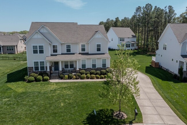 Building Photo - Luxury 5 Bedrooms 3 Full Baths 2 Car Garage