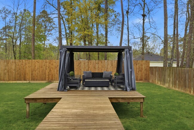 Building Photo - 1530 Primrose St