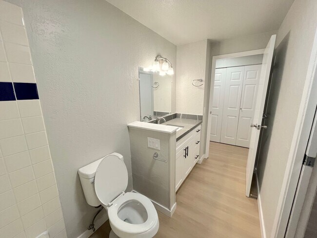 Building Photo - Ground Floor Two-Bedroom/One-Bathroom Cond...