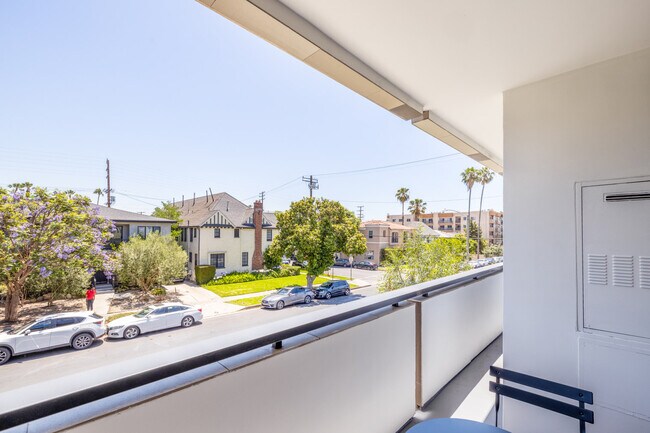 Building Photo - 409 Hayworth Ave