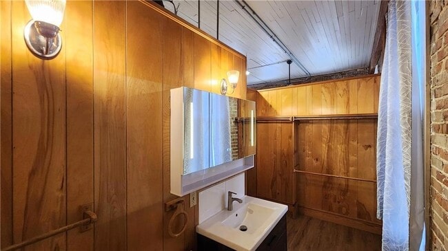 Building Photo - 2594 Front St