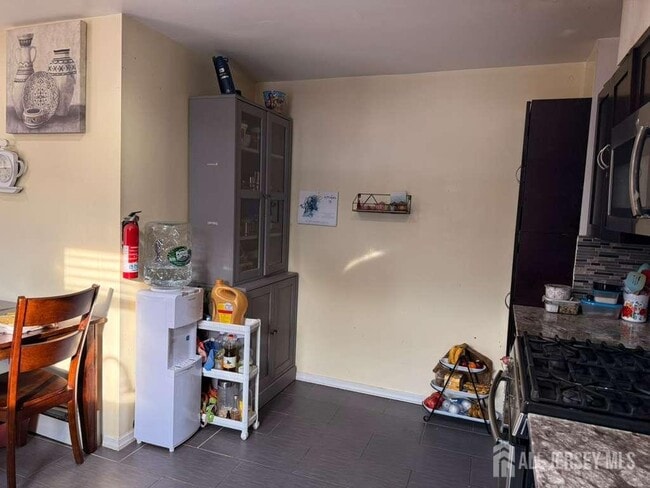 Building Photo - 10 Nutmeg Ct