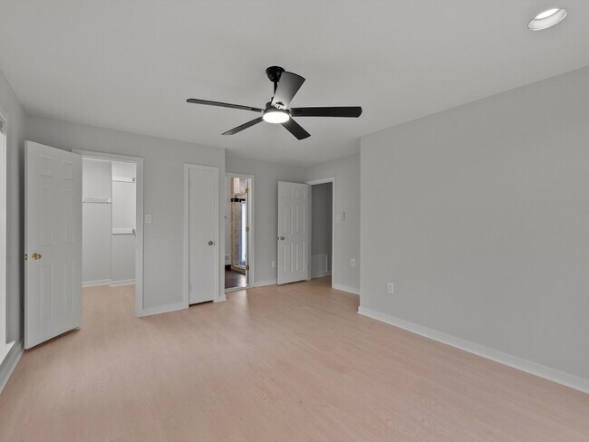 Building Photo - "Spacious 5-Bed Haven on Cedarest Rd – Where Comfort Meets Convenience in Fairfax!"