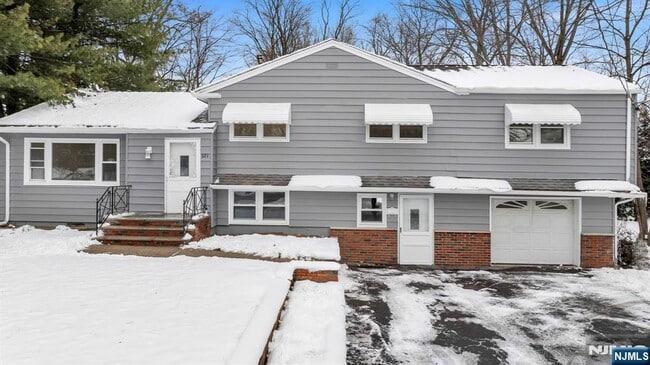 Building Photo - 231 Hudson Ave