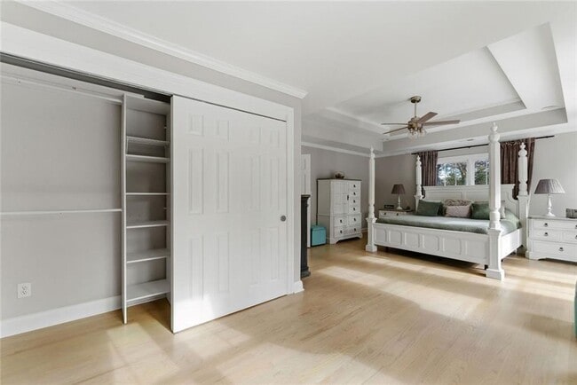 Building Photo - 302 Hascall Rd NW