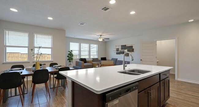 Building Photo - 798 Eves Necklace Dr.