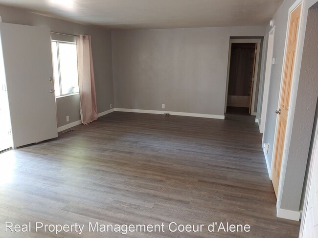 Building Photo - 3 br, 1 bath House - 1706 E Front St.