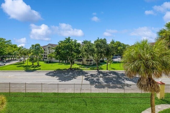 Building Photo - 8860 SW 123rd Ct