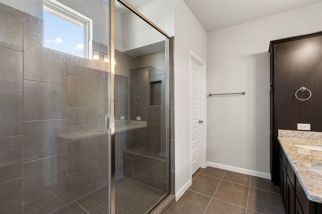 Building Photo - 3 Bedrooms and 2.5 Bathrooms located in Ca...
