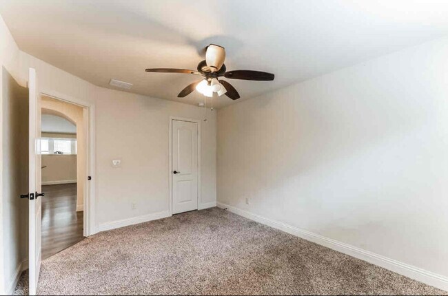 Building Photo - 207 Arborside Dr